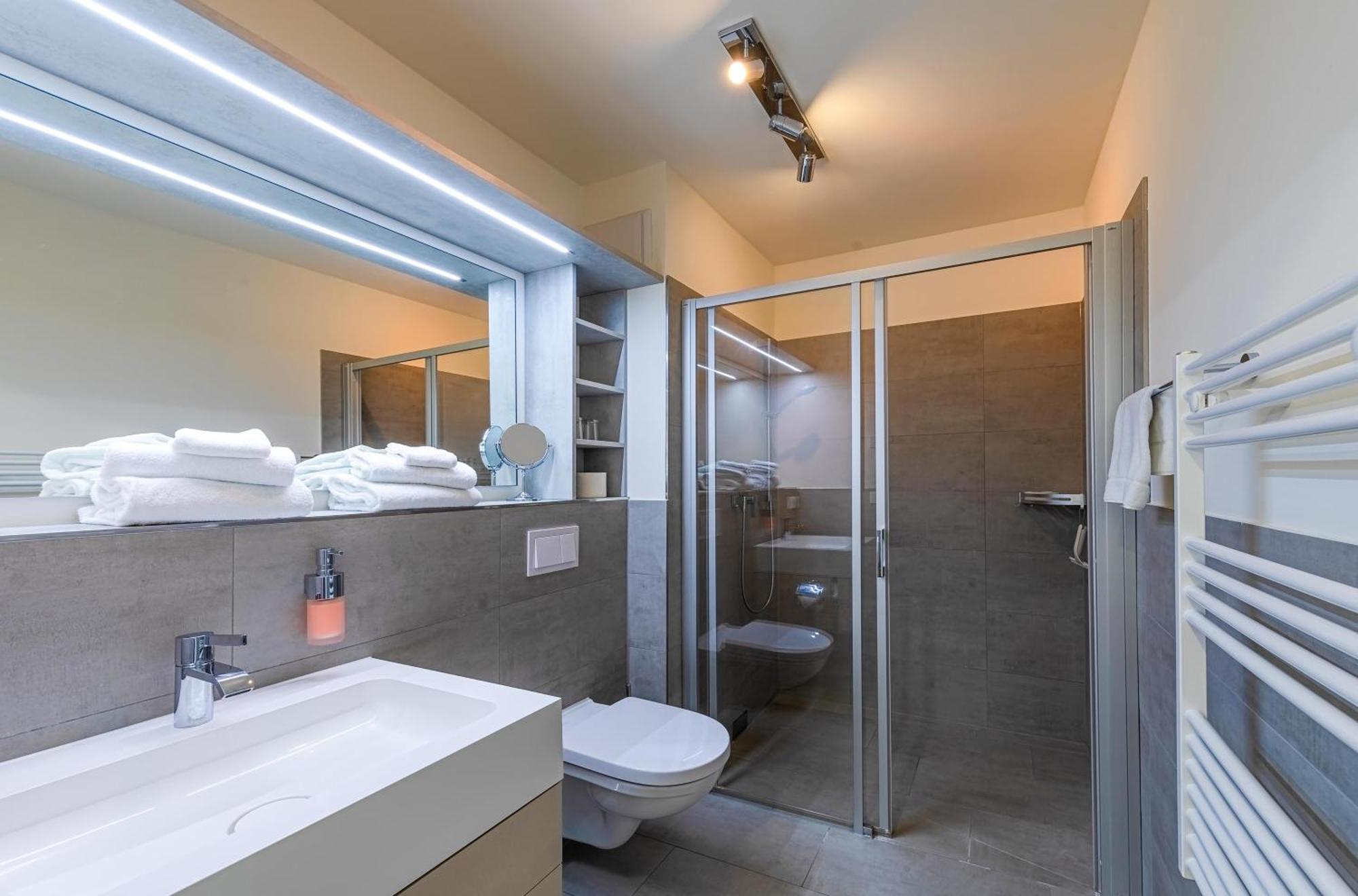 Mueritz Utkiek - Apartment Mit Seeblick & Balkon In Der Hafenresidenz Waren  Ngoại thất bức ảnh
