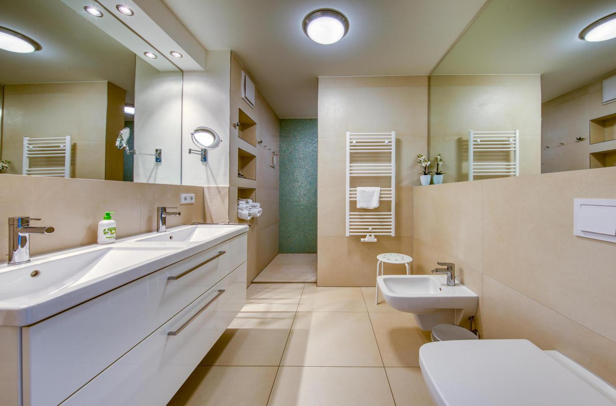 Mueritz Utkiek - Apartment Mit Seeblick & Balkon In Der Hafenresidenz Waren  Ngoại thất bức ảnh